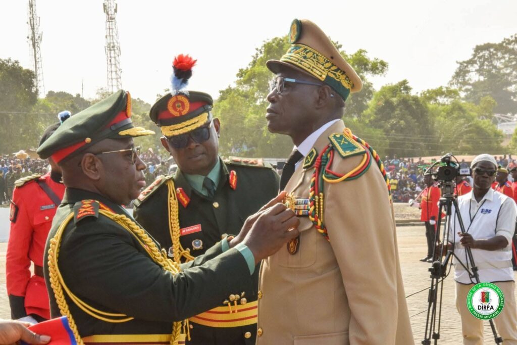 Sierra Léone : les forces armées guinéennes honorées lors de la célébration des forces armées à Freetown