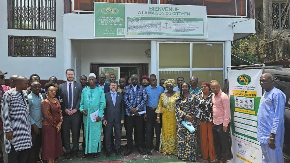 Guinée : le CNOSCG et le Royaume-Uni officialisent le projet « Agora Civique Guinée » pour renforcer l’espace civique et la gouvernance démocratique